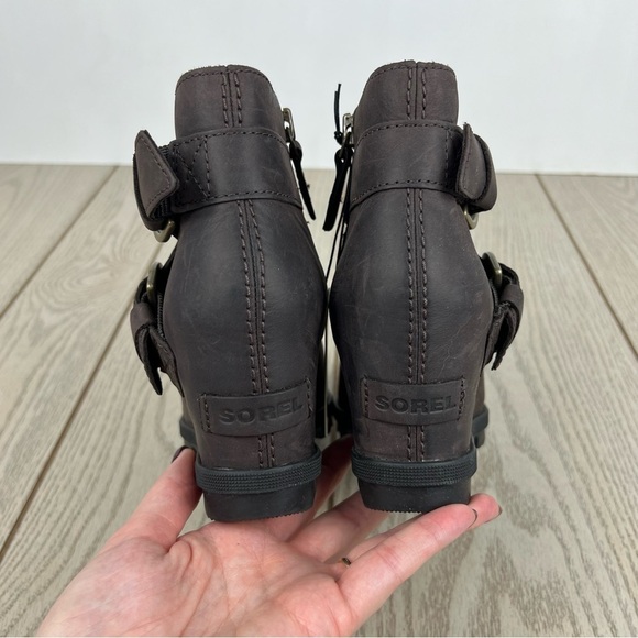 Sorel Joan Of Arctic Wedge II Leather Buckle Booties 6.5M Blackened Brown $235 - Picture 8 of 10